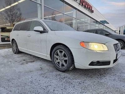 Käytetty Volvo V70 Summum 180 HP (132 kW) 2012 Valkoinen Farmari