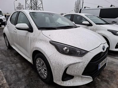 Valkoinen Käytetty 2022 Toyota Yaris Hybrid Active Viistoperä | 15 880 € (Perustarjous)