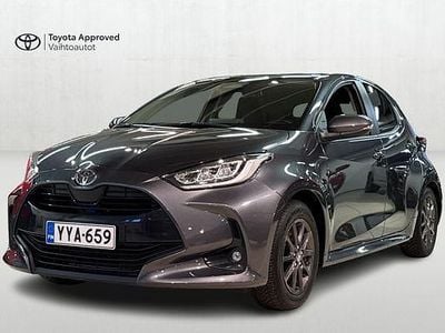 Harmaa Käytetty 2024 Toyota Yaris Plus Viistoperä | 22 890 € (Hieman kallis)
