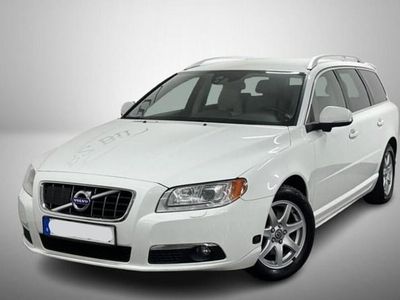 Käytetty Volvo V70 Summum 180 HP (132 kW) 2012 Valkoinen Farmari
