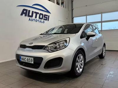 Käytetty Kia Rio LX 86 HP (63 kW) 2012 Hopea Viistoperä