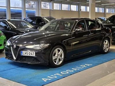 Käytetty Alfa Romeo Giulia Super 200 HP (147 kW) 2017 Musta Sedan