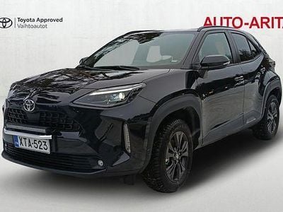 Käytetty Toyota Yaris Cross Plus 114 HP (83 kW) 2024 Musta Katumaasturi