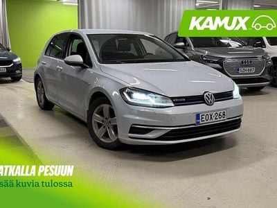 Valkoinen Käytetty 2018 VW Golf VII Comfortline Sedan | 16 380 € (Perustarjous)