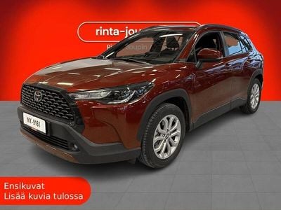 Punainen Käytetty 2025 Toyota Corolla Cross Active Katumaasturi | 41 980 € (Perustarjous)