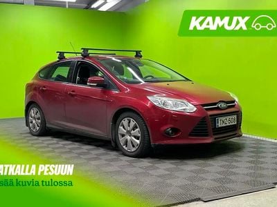 Punainen Käytetty 2011 Ford Focus Trend Sedan | 4 500 €
