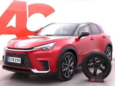 Red/black Käytetty 2024 Lexus LBX Launch Edition Katumaasturi | 39 490 € (Hieman kallis)