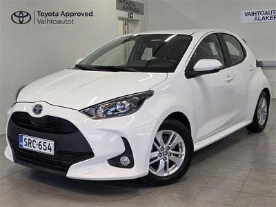 Valkoinen Käytetty 2024 Toyota Yaris Active Viistoperä | 22 890 € (Hieman kallis)