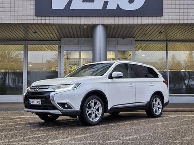 Valkoinen Käytetty 2017 Mitsubishi Outlander Intense Katumaasturi | 21 900 € (Hieman kallis)