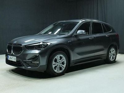 Käytetty BMW X1 Sport Line 220 HP (161 kW) 2022 Harmaa Katumaasturi