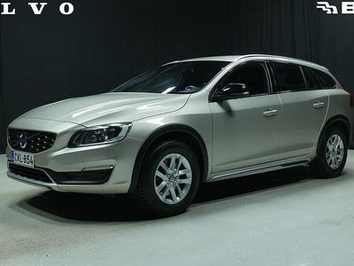 Käytetty Volvo V60 CC Momentum 245 HP (180 kW) 2017 Ruskea Farmari