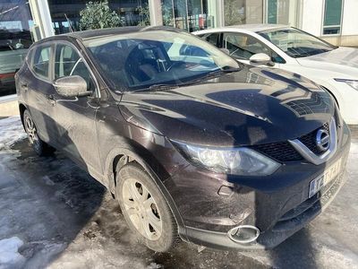 Käytetty Nissan Qashqai Acenta 116 HP (85 kW) 2015 Violetti Katumaasturi