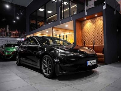 Käytetty Tesla Model 3 366 kW (498 HP) 2019 Musta Sedan
