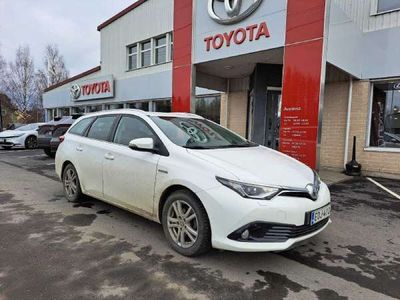 käytetty Toyota Auris Touring Sports 1,8 Hybrid Active *Vetokoukku, Moot.lämmitin ja sisätilanlämmitin,