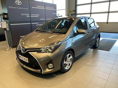 Harmaa Käytetty 2016 Toyota Yaris Hybrid Active Viistoperä | 13 700 € (Hieman kallis)