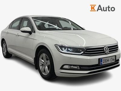 Valkoinen Käytetty 2018 VW Passat Comfortline Sedan | 18 690 € (Perustarjous)