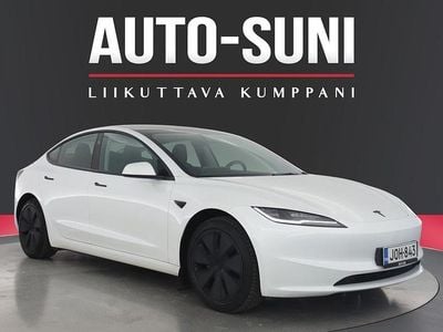 Käytetty 2024 Tesla Model 3 RWD Sedan | 33 770 € (Hieman kallis)