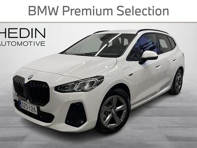 Käytetty BMW 225 Active Tourer M Sport 245 HP (180 kW) 2023 Valkoinen Tila-auto