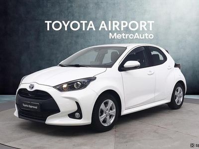 Käytetty Toyota Yaris Hybrid Active 116 HP (85 kW) 2023 Valkoinen Viistoperä