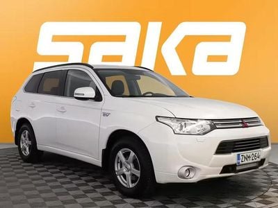 Käytetty Mitsubishi Outlander P-HEV Instyle 203 HP (149 kW) 2014 Farmari