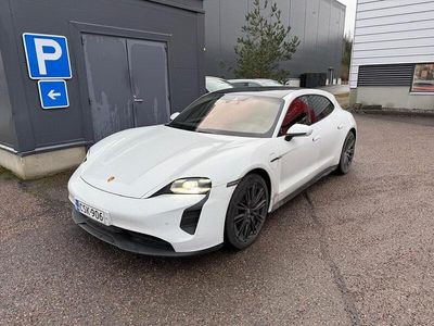 Valkoinen Käytetty 2023 Porsche Taycan Sport Turismo Farmari | 84 990 €