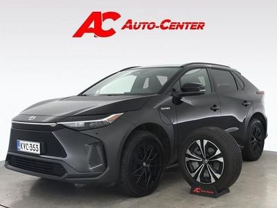 Käytetty Toyota bZ4X Active 160 kW (218 HP) 2023 Musta Katumaasturi