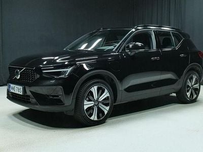 Käytetty Volvo XC40 Plus 211 HP (155 kW) 2023 Musta Katumaasturi