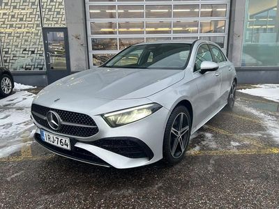 Harmaa Käytetty 2023 Mercedes A250 AMG line Viistoperä | 32 900 € (Kallis)