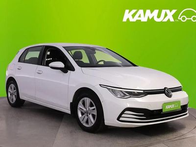 Valkoinen Käytetty 2023 VW Golf VIII Comfortline Sedan | 16 490 € (Supertarjous)