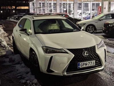 Valkoinen Käytetty 2023 Lexus UX 250h Katumaasturi | 32 800 € (Perustarjous)