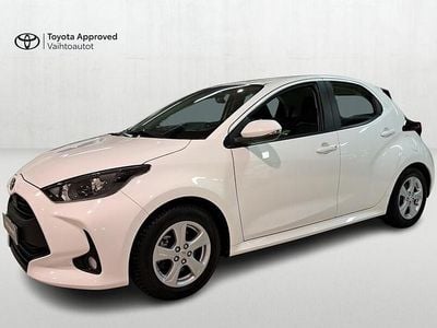 Valkoinen Käytetty 2022 Toyota Yaris Hybrid Active Viistoperä | 20 890 € (Perustarjous)