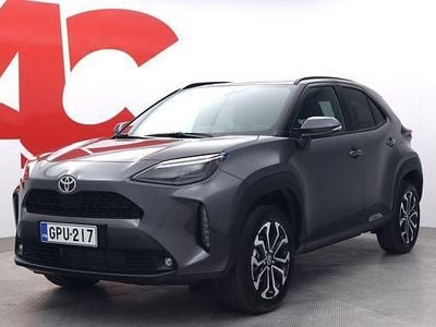 Harmaa Käytetty 2024 Toyota Yaris Cross Plus Katumaasturi | 33 490 € (Perustarjous)