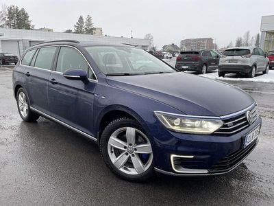 Sininen Käytetty 2018 VW Passat GTE Farmari | 13 500 € (Hyvä tarjous)