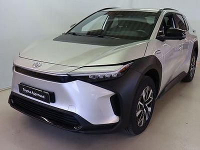 Valkoinen Käytetty 2022 Toyota bZ4X Style Katumaasturi | 30 900 € (Hyvä tarjous)