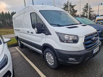 Käytetty Ford E-Transit Trend 135 kW (184 HP) 2024 Valkoinen Van