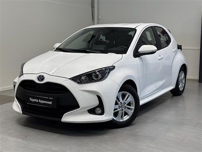 Valkoinen Käytetty 2021 Toyota Yaris Hybrid Active Viistoperä | 19 750 € (Perustarjous)