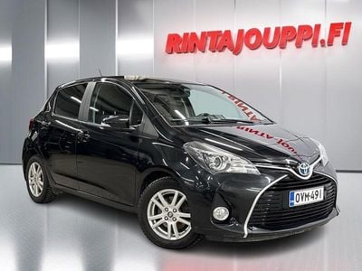 Käytetty Toyota Yaris Hybrid Active 73 HP (53 kW) 2017 Musta Viistoperä