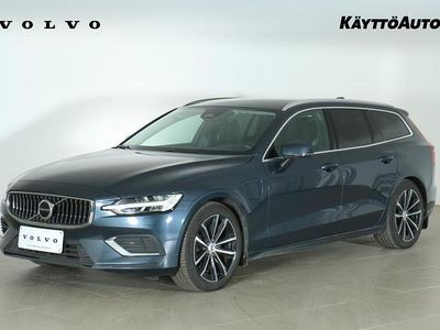 Denim blue metalli Käytetty 2023 Volvo V60 Plus Farmari | 46 900 € (Kallis)