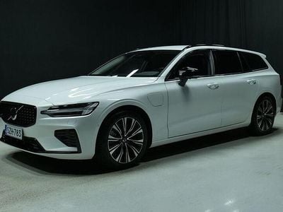 Käytetty Volvo V60 Plus 350 HP (257 kW) 2025 Valkoinen Farmari