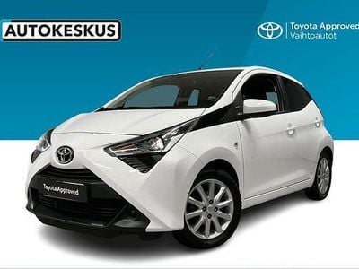 Valkoinen Käytetty 2021 Toyota Aygo X-play Viistoperä | 15 890 € (Hieman kallis)