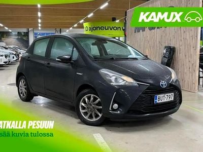 Musta Käytetty 2017 Toyota Yaris Hybrid Edition Sedan | 14 490 € (Perustarjous)