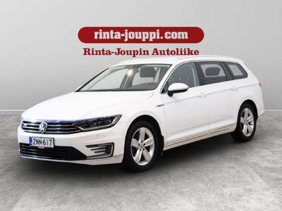 käytetty VW Passat Variant GTE Plug-In Hybrid 160 kW (218 hv) DSG-automaatti ** Juuri tullut! / Webasto / LED / ALV / Adapt. vakkari **