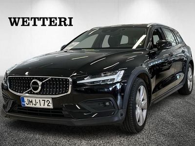 Musta Käytetty 2021 Volvo V60 CC Business Edition Farmari | 28 900 € (Hieman kallis)