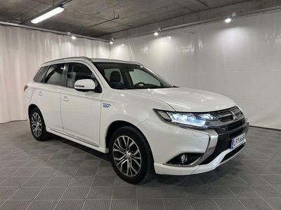 Käytetty Mitsubishi Outlander P-HEV Instyle 121 HP (88 kW) 2016 Katumaasturi