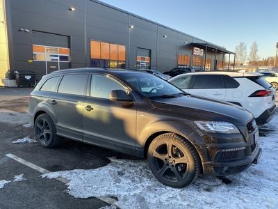 käytetty Audi Q7 3,0 V6 TDI DPF Quattro Tiptronic ** MYYDÄÄN HUUTOKAUPASSA! / Panoraama / Nahkasisusta / Lohkolämmitin / Sähköpenkit **