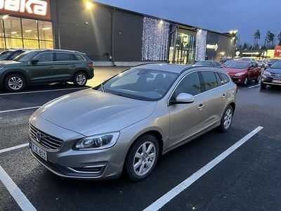 Käytetty 2015 Volvo V60 Business Edition Farmari | 9 790 € (Perustarjous)