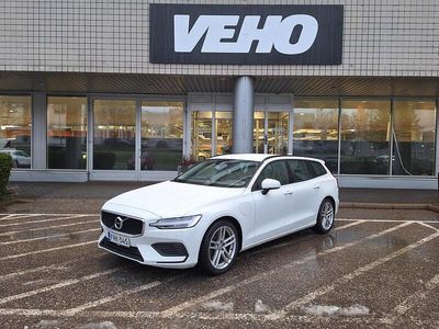 Valkoinen Käytetty 2020 Volvo V60 Momentum Farmari | 30 800 € (Perustarjous)
