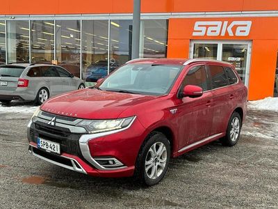 Käytetty Mitsubishi Outlander P-HEV Instyle 135 HP (99 kW) 2020 Katumaasturi