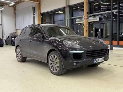 Käytetty 2015 Porsche Cayenne S E-Hybrid Katumaasturi | 25 900 €