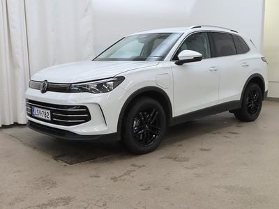 Käytetty VW Tiguan Business 204 HP (150 kW) 2024 Valkoinen Katumaasturi